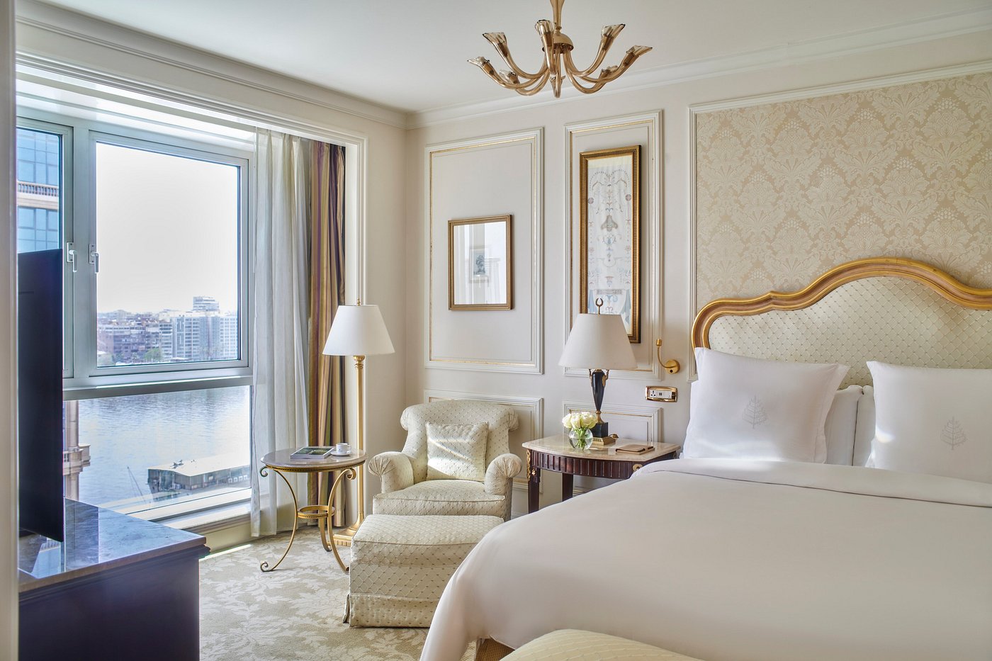 four-seasons-suite four-seasons-suite