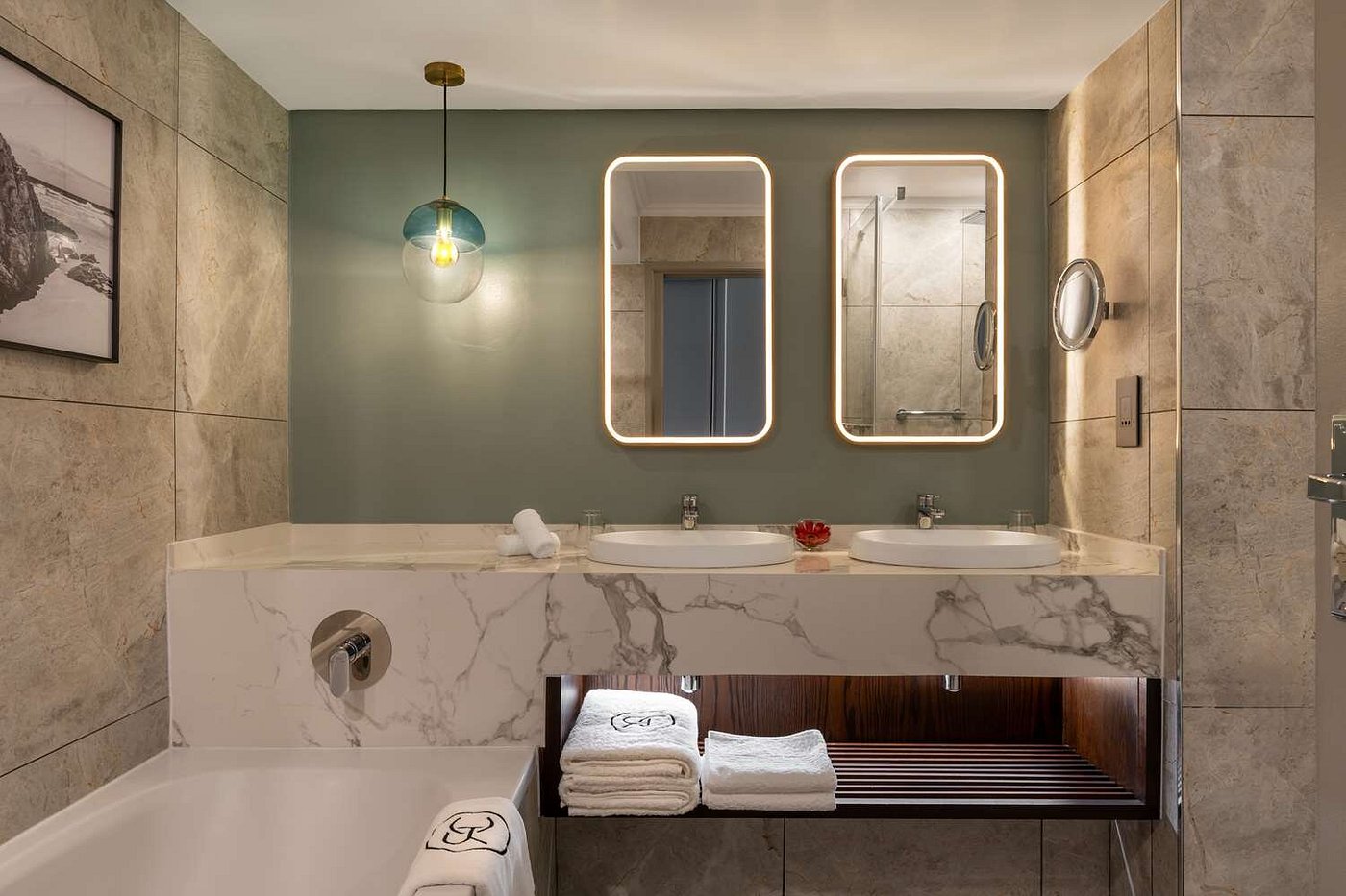 guest-room-bathroom guest-room-bathroom