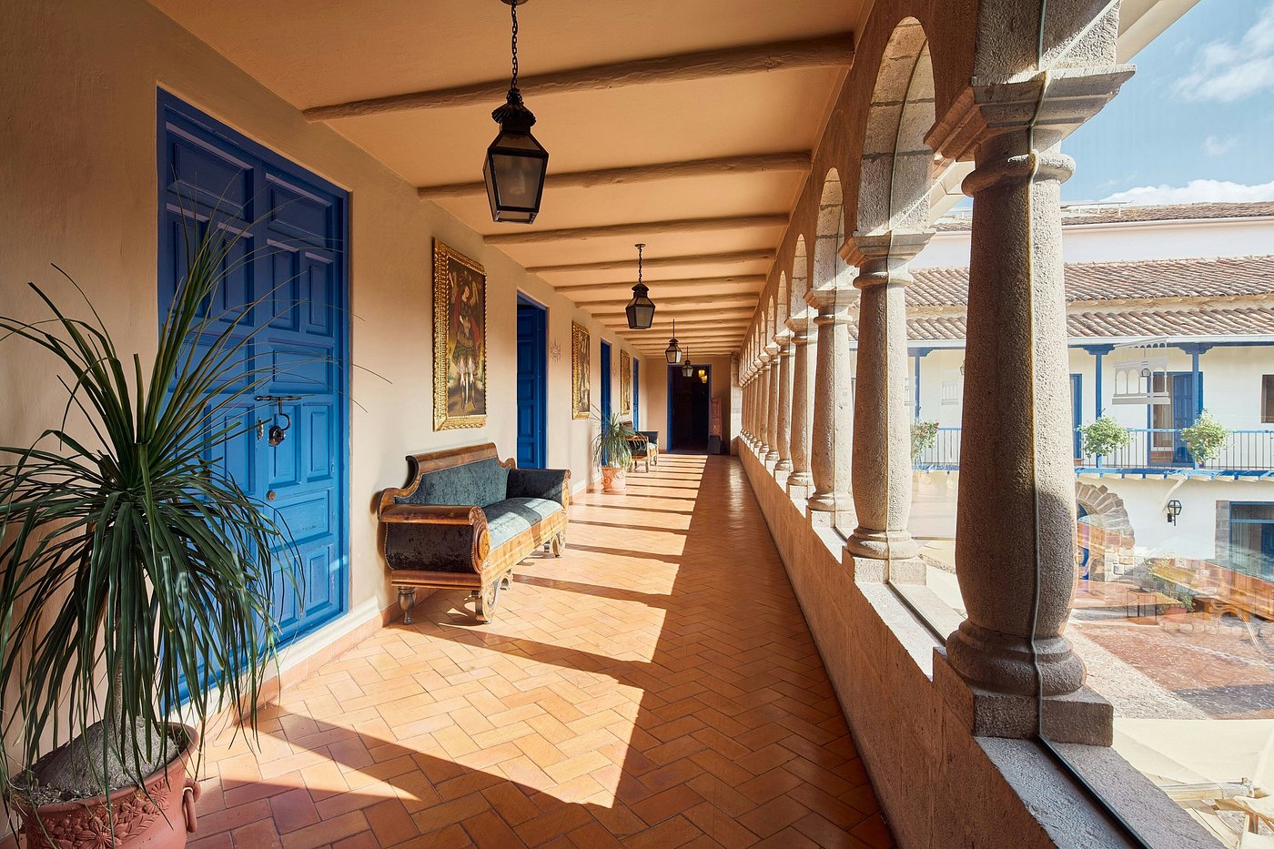 hallway-to-rooms hallway-to-rooms