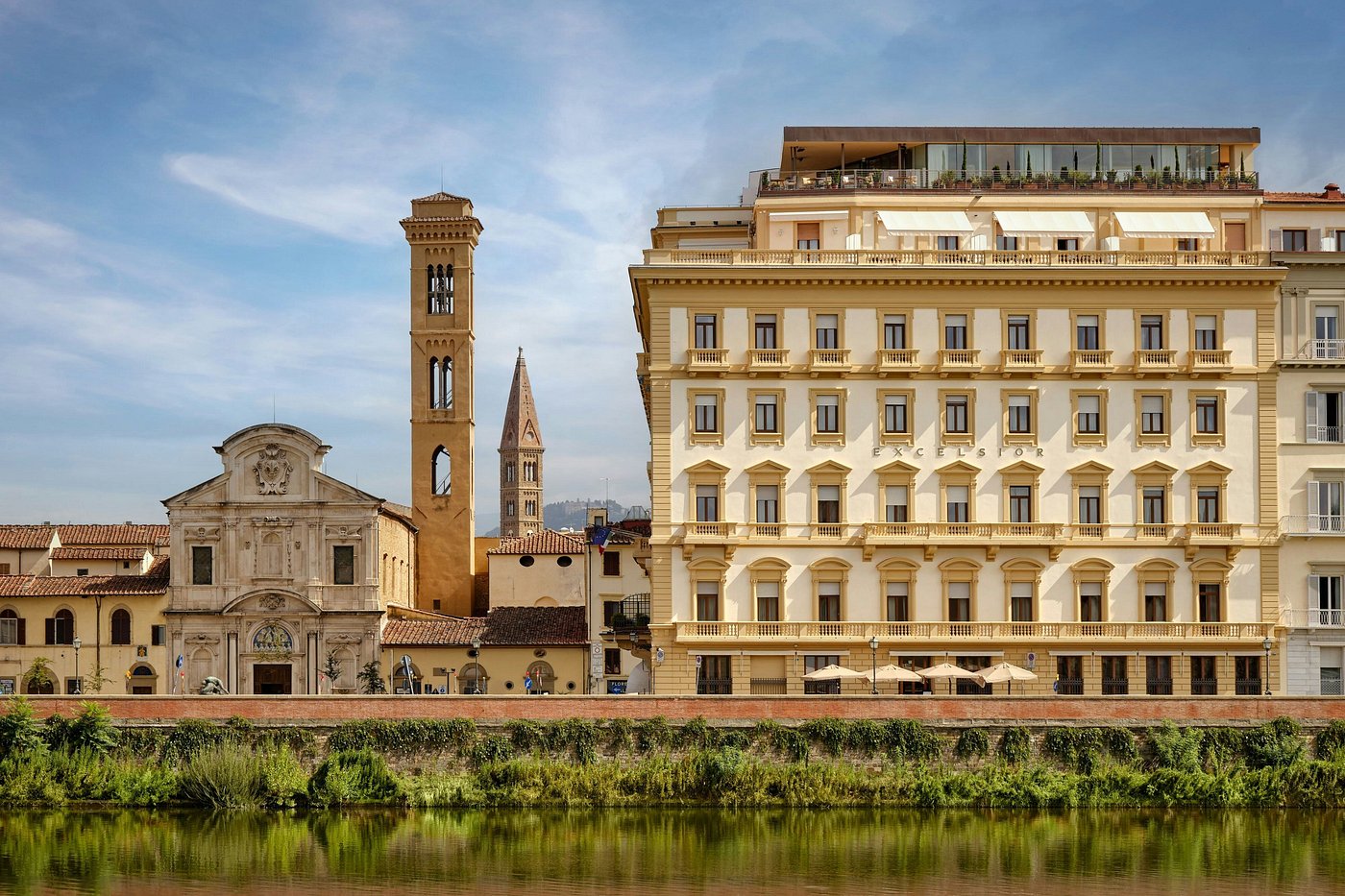 hotel-facade-with-arno hotel-facade-with-arno